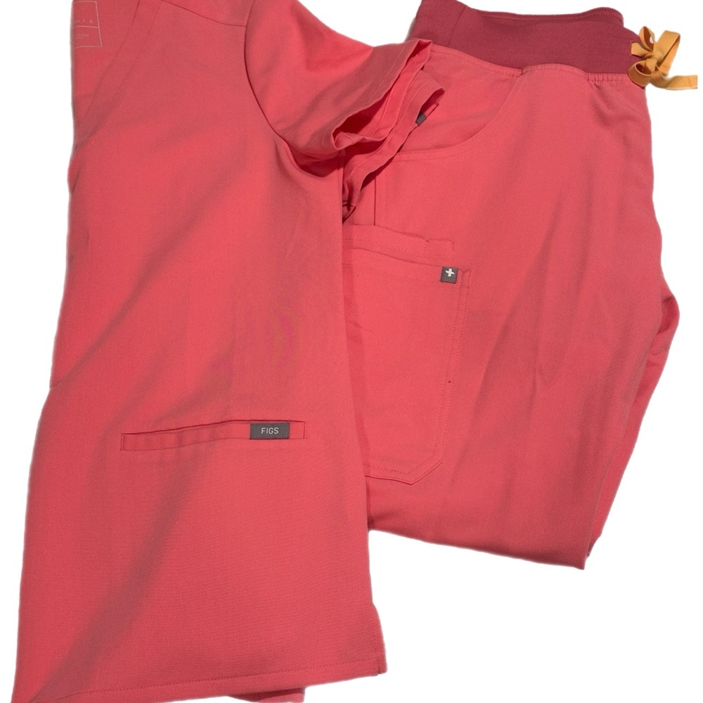 Figs Coral Pink Scrub Set